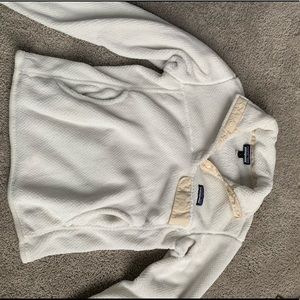 white patagonia sweatshirt